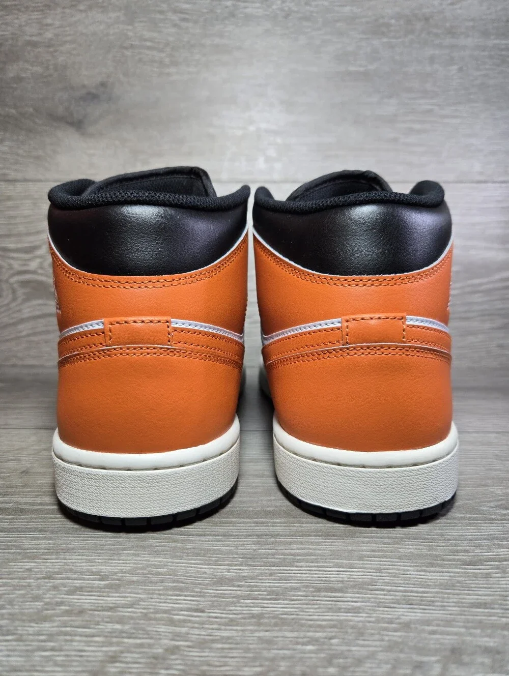 Air Jordan 1 Mid 